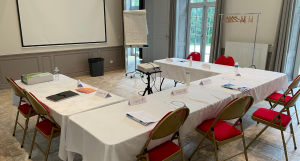 Lire la suite à propos de l’article Quels sont les avantages d’un séminaire professionnel en plein air dans un château en Isère ?