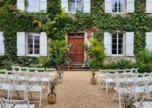 Lire la suite à propos de l’article Comment personnaliser votre événement lors de la location d’un château en Isère ?