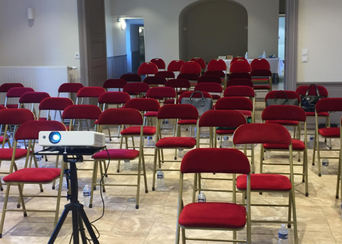 séminaire avec disposition en théâtre